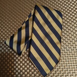 Brooks Brothers Navy and Gold Diagonal Stripe Tie